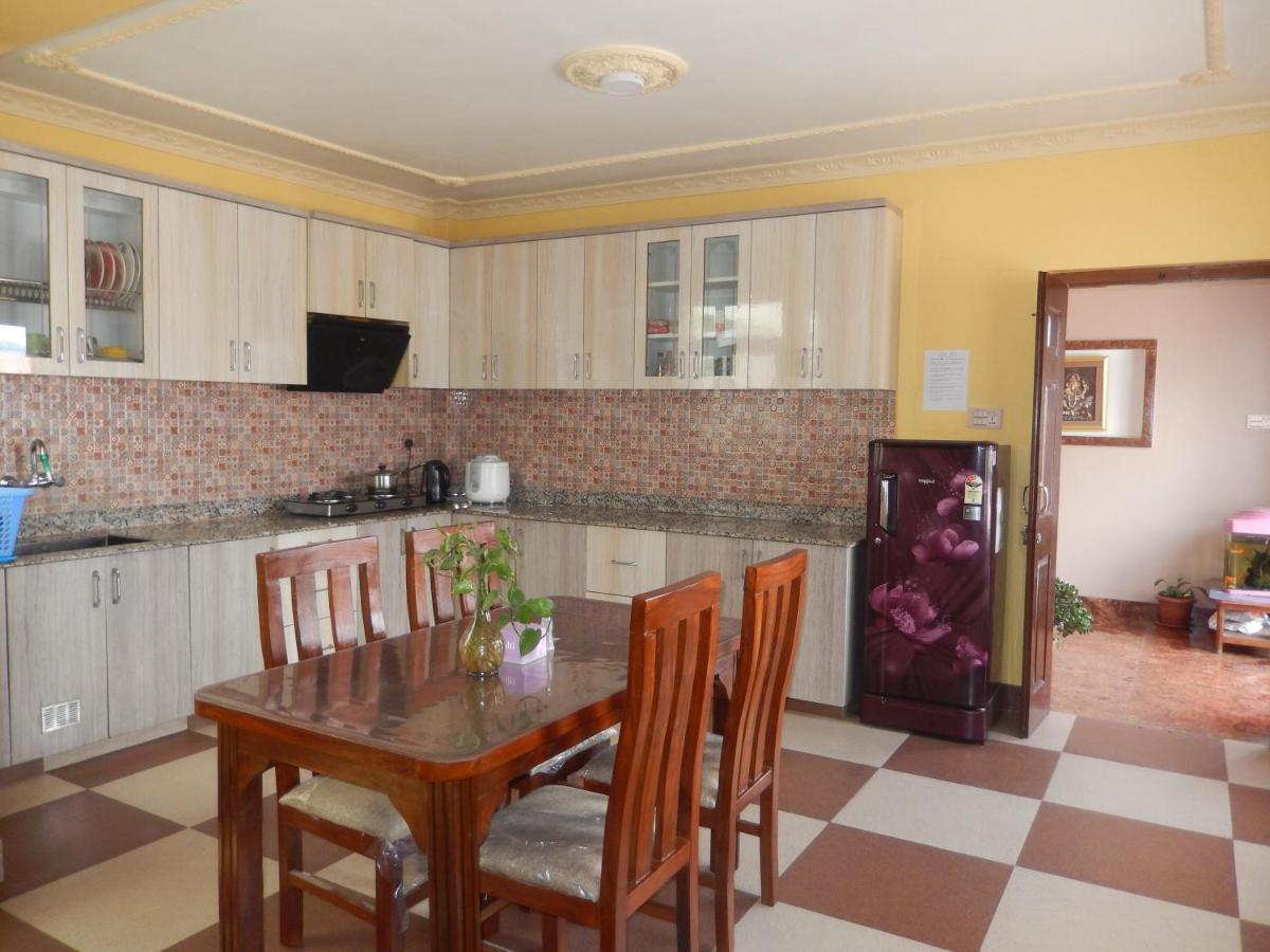 Shine Homestay Famille Francophone - Shine Home And Apartment Kathmandu Ngoại thất bức ảnh