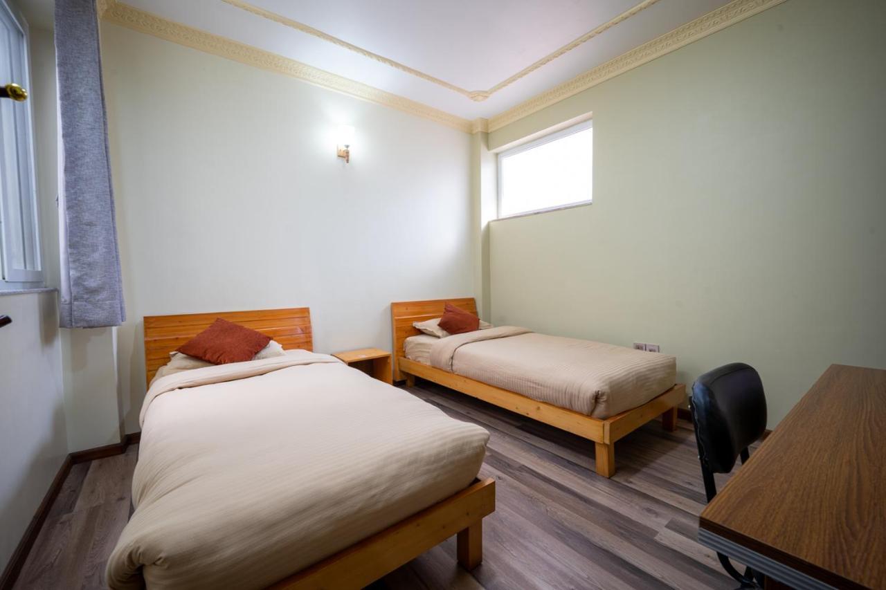 Shine Homestay Famille Francophone - Shine Home And Apartment Kathmandu Ngoại thất bức ảnh