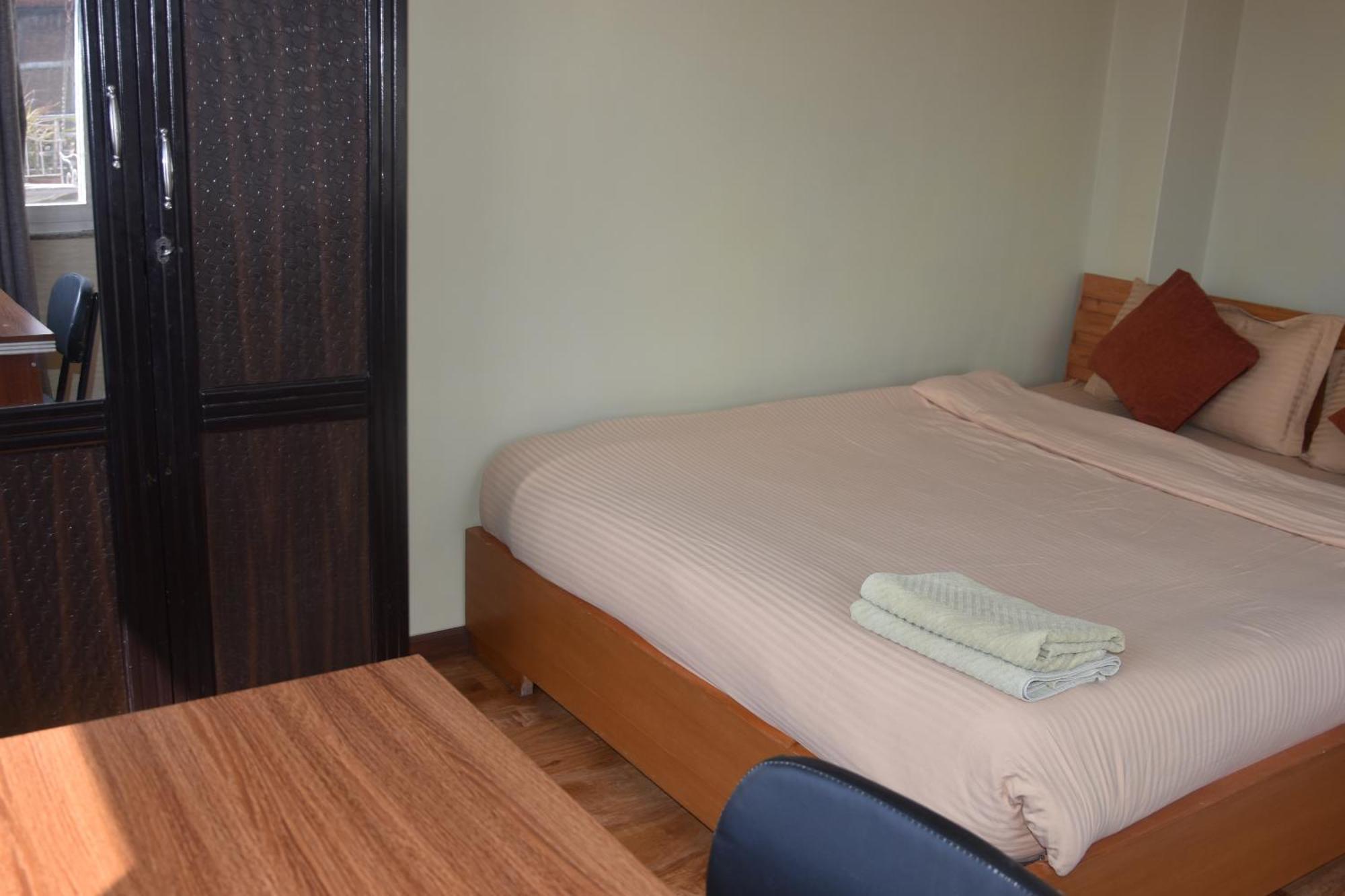 Shine Homestay Famille Francophone - Shine Home And Apartment Kathmandu Ngoại thất bức ảnh
