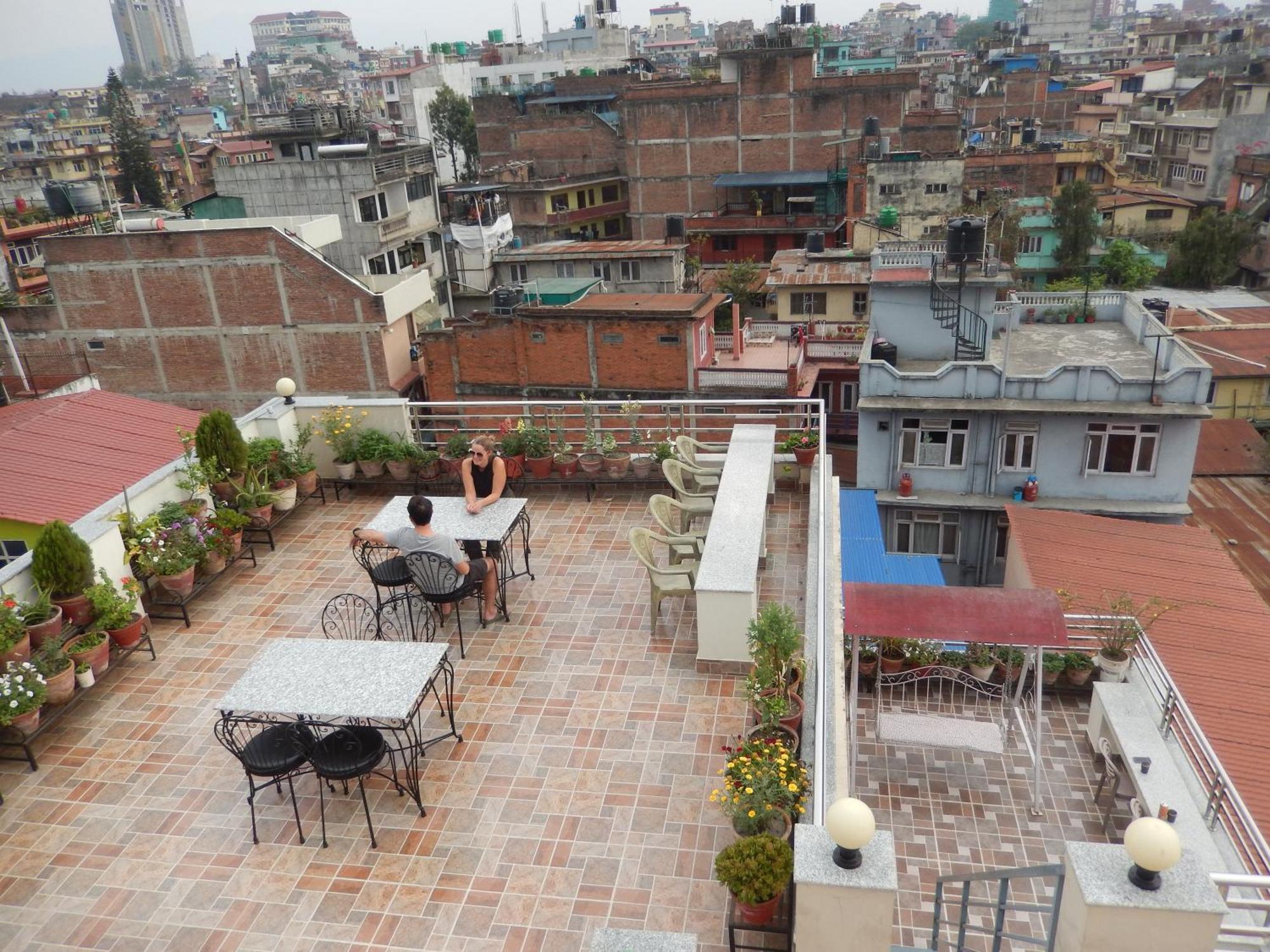 Shine Homestay Famille Francophone - Shine Home And Apartment Kathmandu Ngoại thất bức ảnh