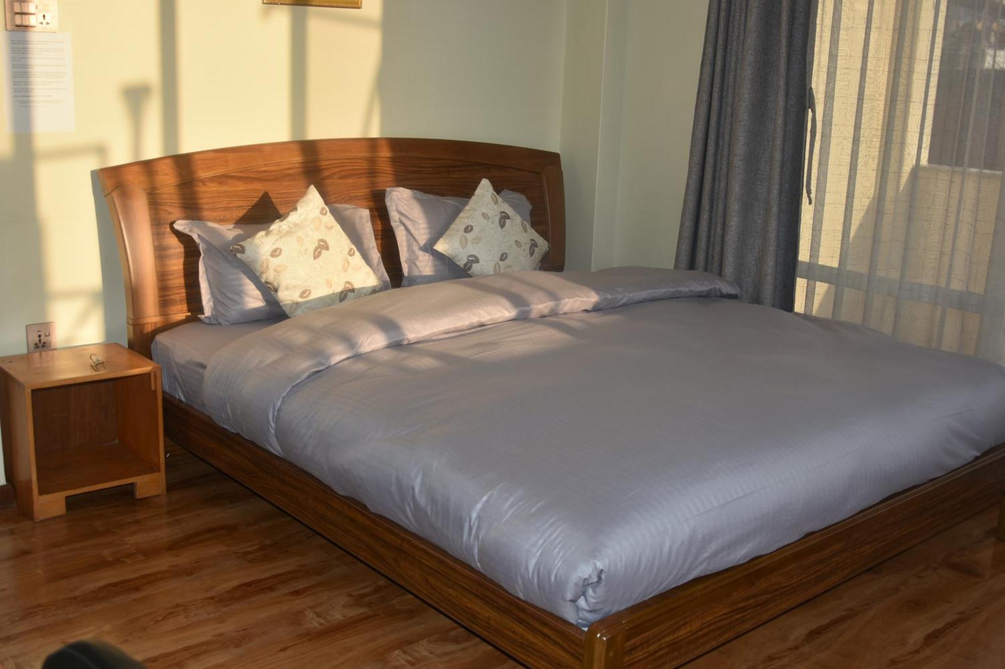 Shine Homestay Famille Francophone - Shine Home And Apartment Kathmandu Ngoại thất bức ảnh