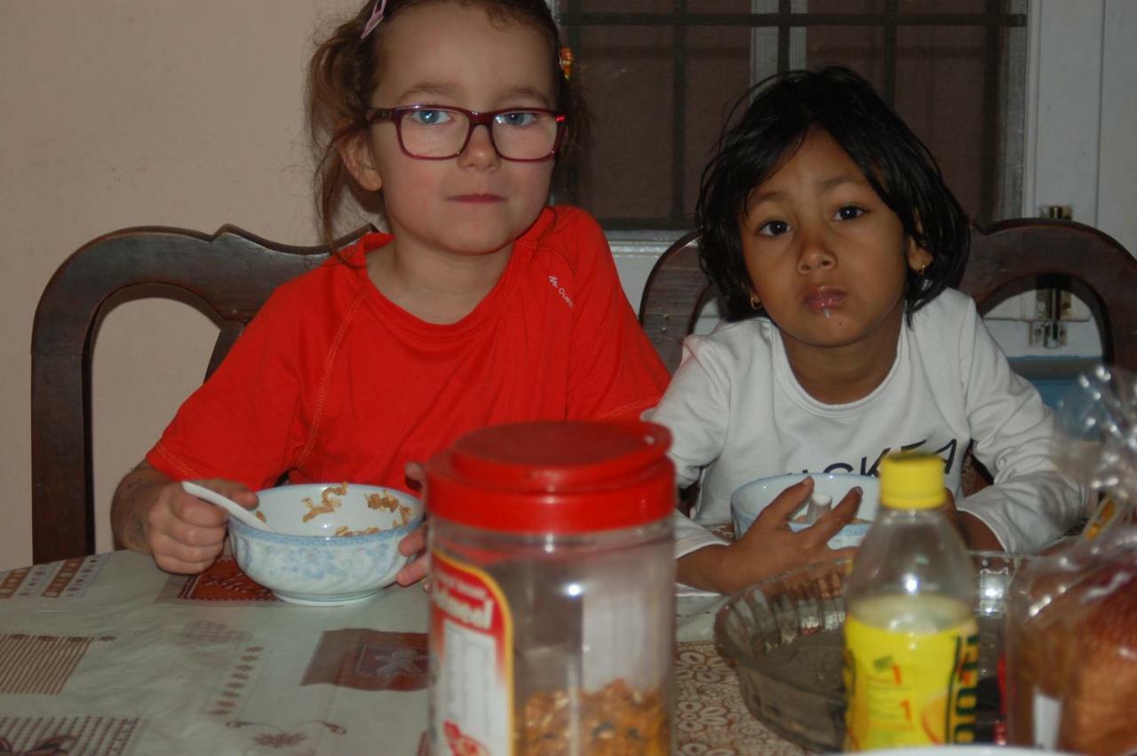 Shine Homestay Famille Francophone - Shine Home And Apartment Kathmandu Ngoại thất bức ảnh