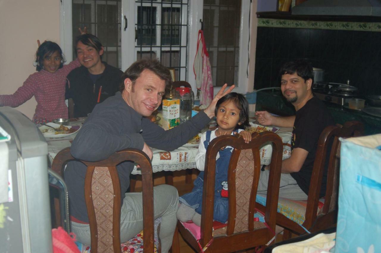 Shine Homestay Famille Francophone - Shine Home And Apartment Kathmandu Ngoại thất bức ảnh