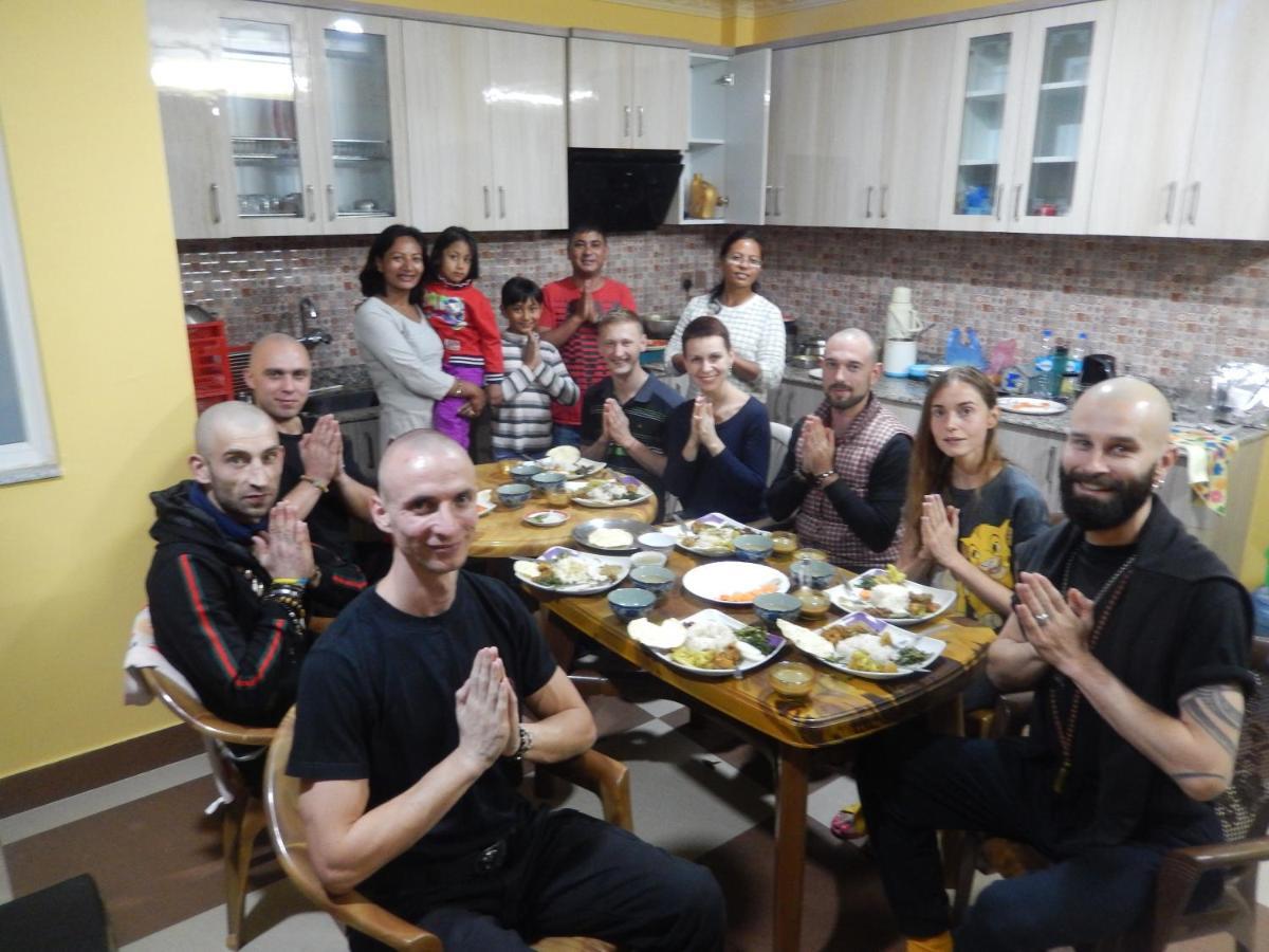 Shine Homestay Famille Francophone - Shine Home And Apartment Kathmandu Ngoại thất bức ảnh
